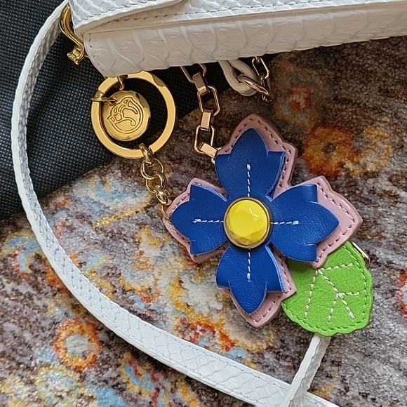 White Snake Embossed White House Black Market Crossbody bag with Braccialini - Picture 3 of 8